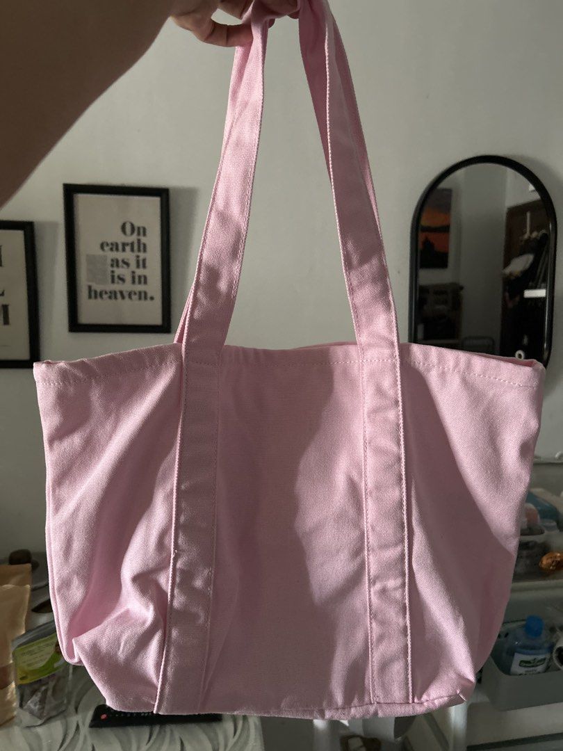 Original Gap Tote Bag (Pink) (Category: Tote Bags) located in Quezon City. Submitted by lhemdawn07 (Listing ID 1460349364, Image 2). Description: .