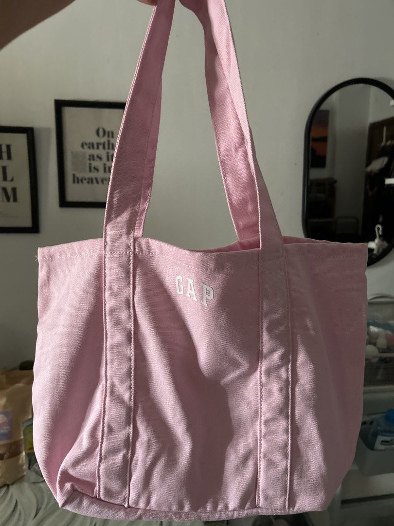 Original Gap Tote Bag (Pink) (Category: Tote Bags) located in Quezon City. Submitted by lhemdawn07 (Listing ID 1460349364, Image 1). Description: .
