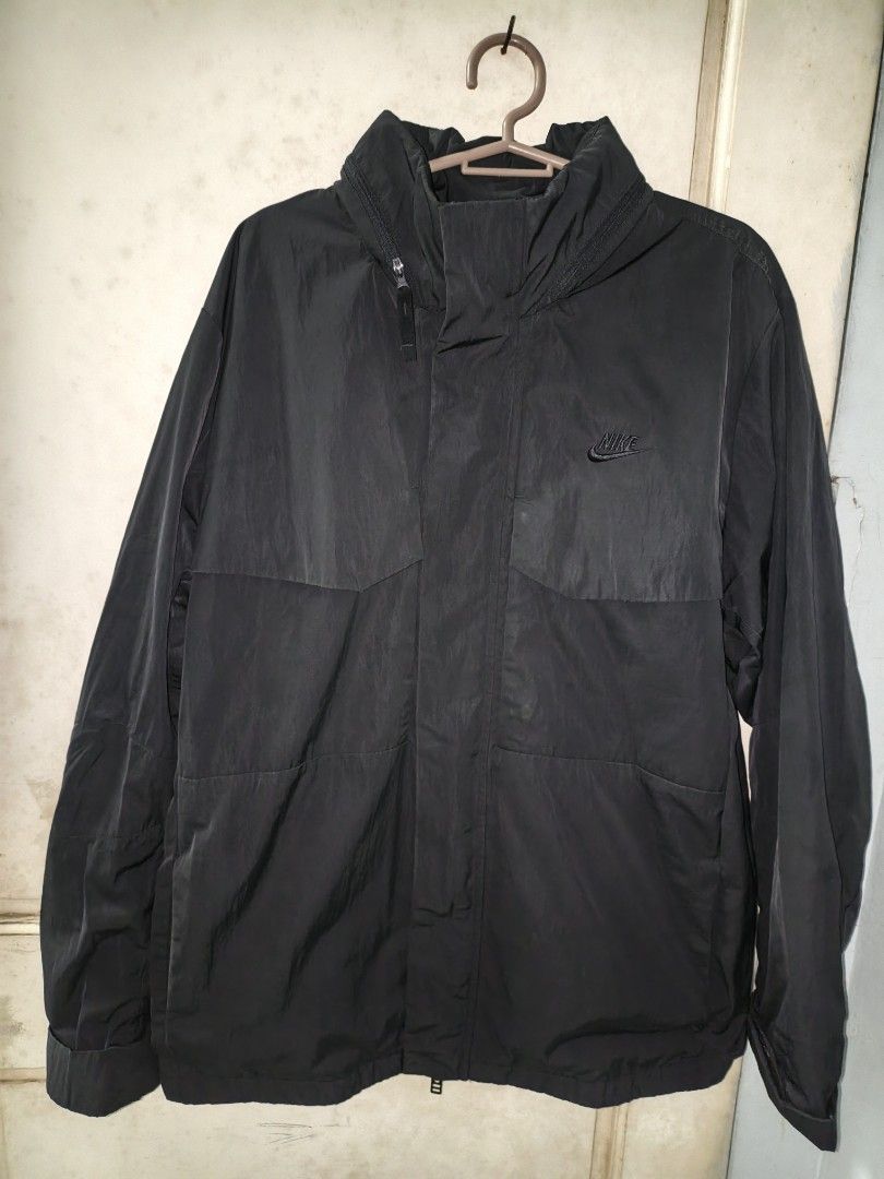 Original Nike Windbreaker (Category: Luxury Apparel) located in Manila. Submitted by eloych (Listing ID 1460493489, Image 1). Description: - 100% Legit - Packable Hood - Negotiable - Not thrifted (padala from US) - Complete tags - All buttons working - 9.5 Condition.