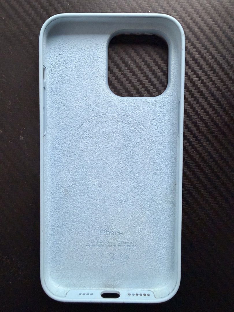 Original Silicone case for iPhone 14 Pro Max (Category: Cases & Sleeves) located in Makati City. Submitted by kiminonawa827 (Listing ID 1460408359, Image 2). Description: - Authentic Apple silicone case - Compatible with iPhone 14 Pro Max - Soft silicone exterior - Microfiber lining inside for scratch protection - Precise cutouts for ports and buttons - Light blue color ₱1,500 (slightly negotiable for sure buyer).