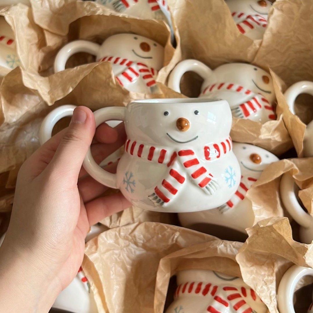 PASABUY Christmas Snowman Ceramic Mug (Category: Coffee & Tea Tableware) located in San Fernando. Submitted by lovedjakey (Listing ID 1460423230, Image 1). Description: this is a a pasabuy item so pls inquire only if sure buyer almost 1 month delivery isf is included .