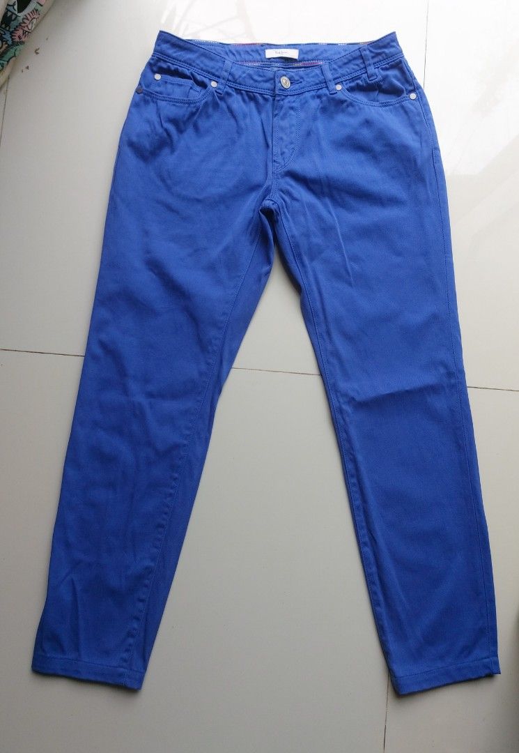 Paul Smith Blue Cotton Pants (Category: Other Bottoms) located in Lapu Lapu. Submitted by agnesapm_29813 (Listing ID 1460380283, Image 1). Description: - Brand: Paul Smith - Color: Blue - Material: Cotton - Style: Classic five-pocket - Closure: Button and zip - Features: Stitching detail on waistband - Occasion: Casual wear - Condition: Please check photos for details - Size: 26 - Measurements: waist-28 inches on tape measure, height-35 inches .