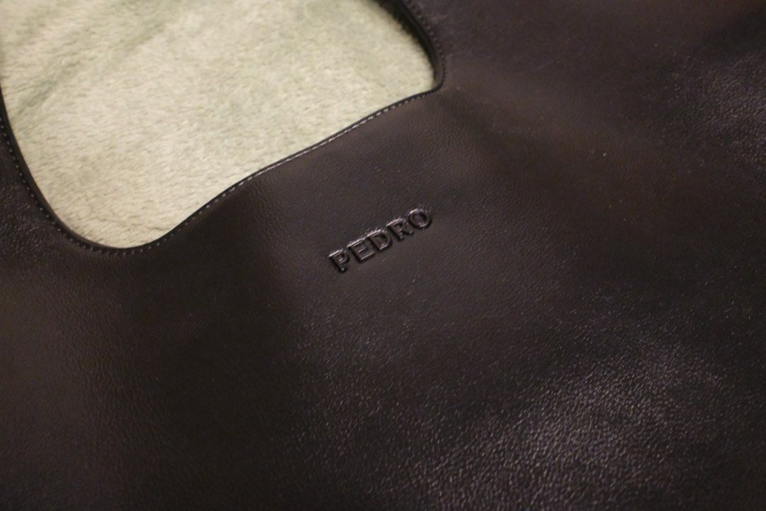 PEDRO Avery Leather Tote Bag (Category: Sling Bags) located in San Juan City. Submitted by bjmoreno (Listing ID 1460448580, Image 2). Description: Product Name: Avery Tote Bag Purchased From: PEDRO Singapore Condition: Used once during my Japan trip * With Original Dust Bag * Classic black leather tote bag from PEDRO * Simple and timeless design * Spacious interior, perfect for everyday essentials * Features an adjustable strap with buckle detail