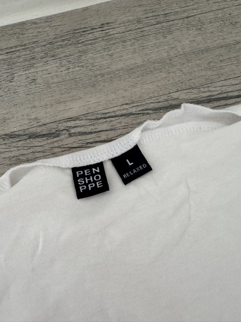 Penshoppe White Shirt (Category: Shirts) located in Manila. Submitted by celestial08 (Listing ID 1460446422, Image 3). Description: Pre-loved and still in good condition. Has a small visible stain on the sleeves, which is reflected in the price. Please check photos for the actual condition. Selling as-is..
