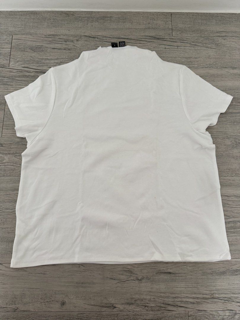 Penshoppe White Shirt (Category: Shirts) located in Manila. Submitted by celestial08 (Listing ID 1460446422, Image 2). Description: Pre-loved and still in good condition. Has a small visible stain on the sleeves, which is reflected in the price. Please check photos for the actual condition. Selling as-is..
