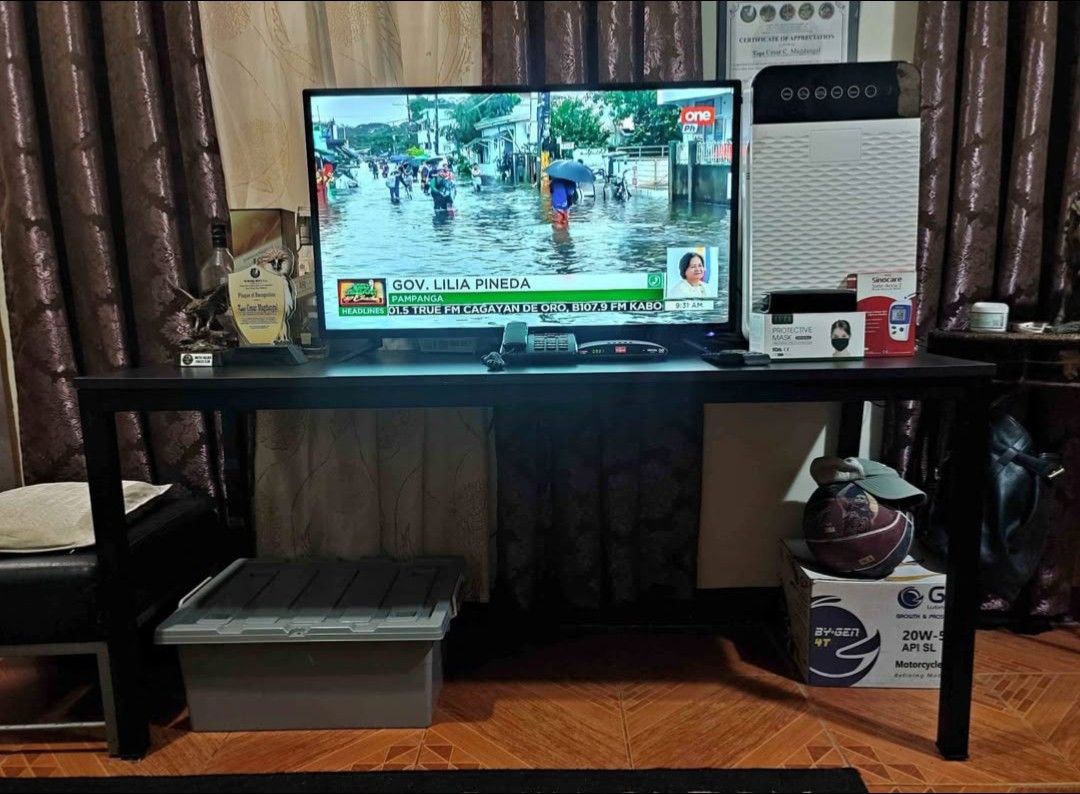 Pensonic smart tv 42" (Category: TV) located in Manila. Submitted by darlenecalderon08 (Listing ID 1460306583, Image 1). Description: pensonic smart tv 42" slightly used rfs : bibili mas mlaki.
