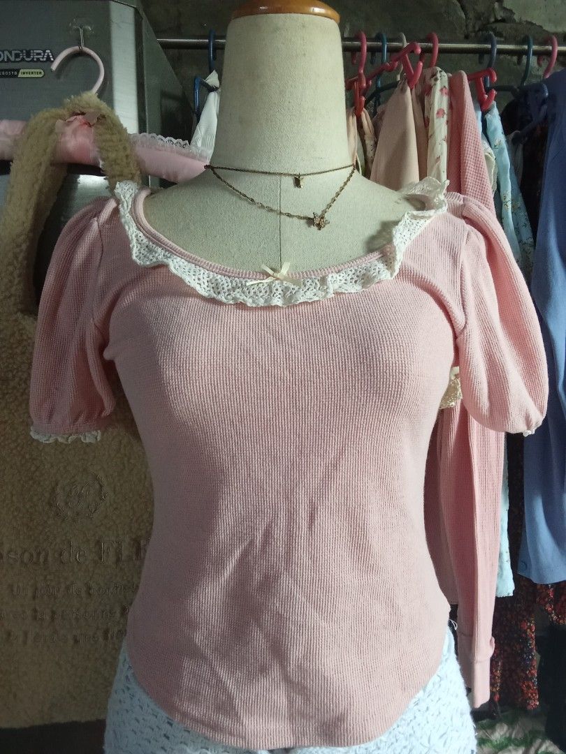 Pink coquette puff sleeve top (Category: Blouses) located in Meycauayan. Submitted by midori021 (Listing ID 1460465102, Image 2). Description: medium to semi large.