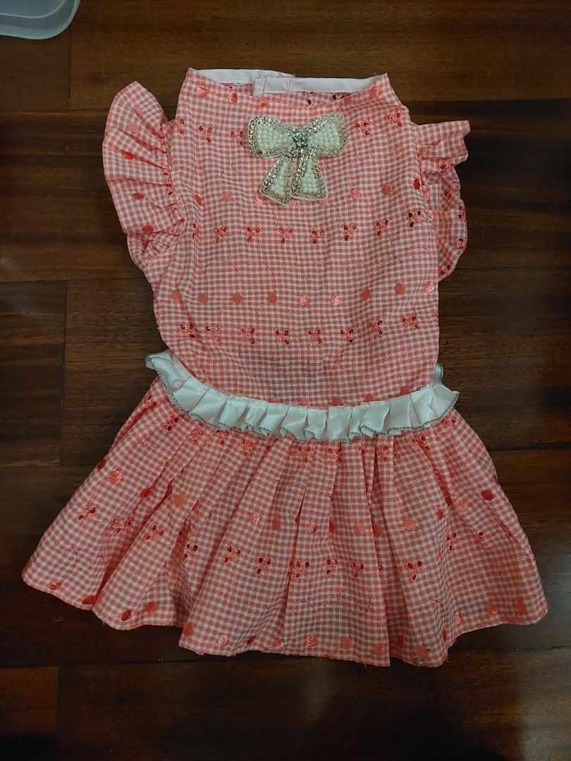 Pink dress for pets (Category: Homes & Other Pet Accessories) located in Caloocan City. Submitted by ericajane_tc (Listing ID 1460475096, Image 1). Description: Fit for medium breed.