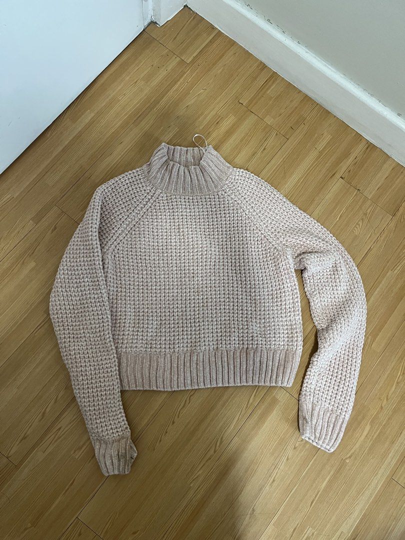 Pink knitted long sleeve (Category: Coats, Jackets and Outerwear) located in Manila. Submitted by ezrapaeste (Listing ID 1460383717, Image 1). Description: .