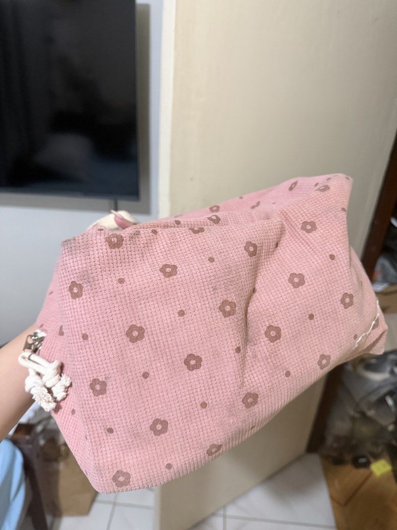 PINK LUNCHBOX (Category: Diaper Bags & Wetbags) located in Bacoor. Submitted by nd.clothing (Listing ID 1460356001, Image 3). Description: .