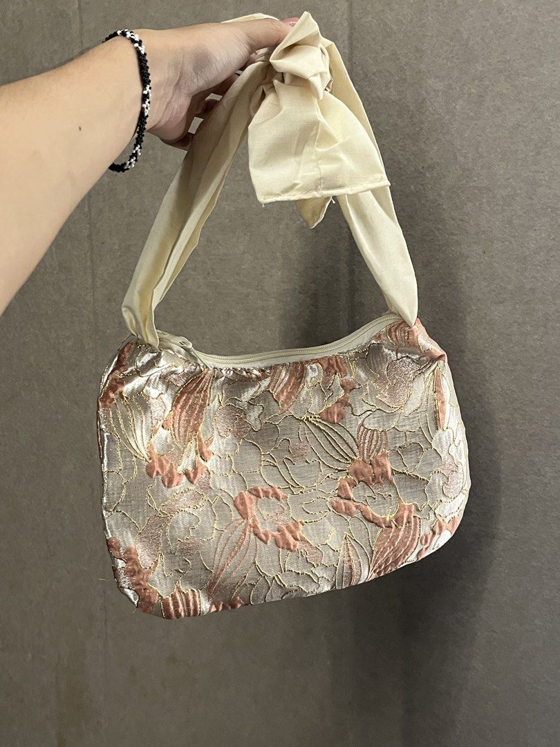 Pink patterned purse (Category: Purses & Pouches) located in Manila. Submitted by mxinii (Listing ID 1460445633, Image 2). Description: - bought in Bangkok -made of cloth - adjustable length strap -perfect bag as an accent piece.