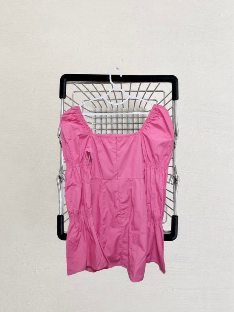 Pink Puff Sleeve Square Neck Top (Category: Blouses) located in Davao. Submitted by femlueur (Listing ID 1460458391, Image 2). Description: size: xs to small condition: excellent / rarely used fits true to size no stains, damages, or noticeable flaws ✨ 📍 location: davao city payment via gcash / bank transfer 📦 shipping available nationwide through j&t, lbc, or your preferred courier 🛵 same-day delivery within davao city via grab or lalamove (s