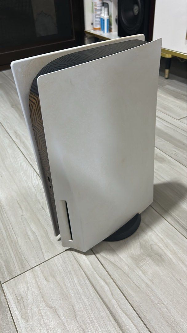 PlayStation PS5 光碟版 行貨 主機+2手制 （分類：PlayStation）位於 Hong Kong。 由 evr_hk 提交（商品編號 1460471326，圖片 2）。簡介： PS5 光碟版， 行貨主機+手制x2, 極新淨， 無盒。