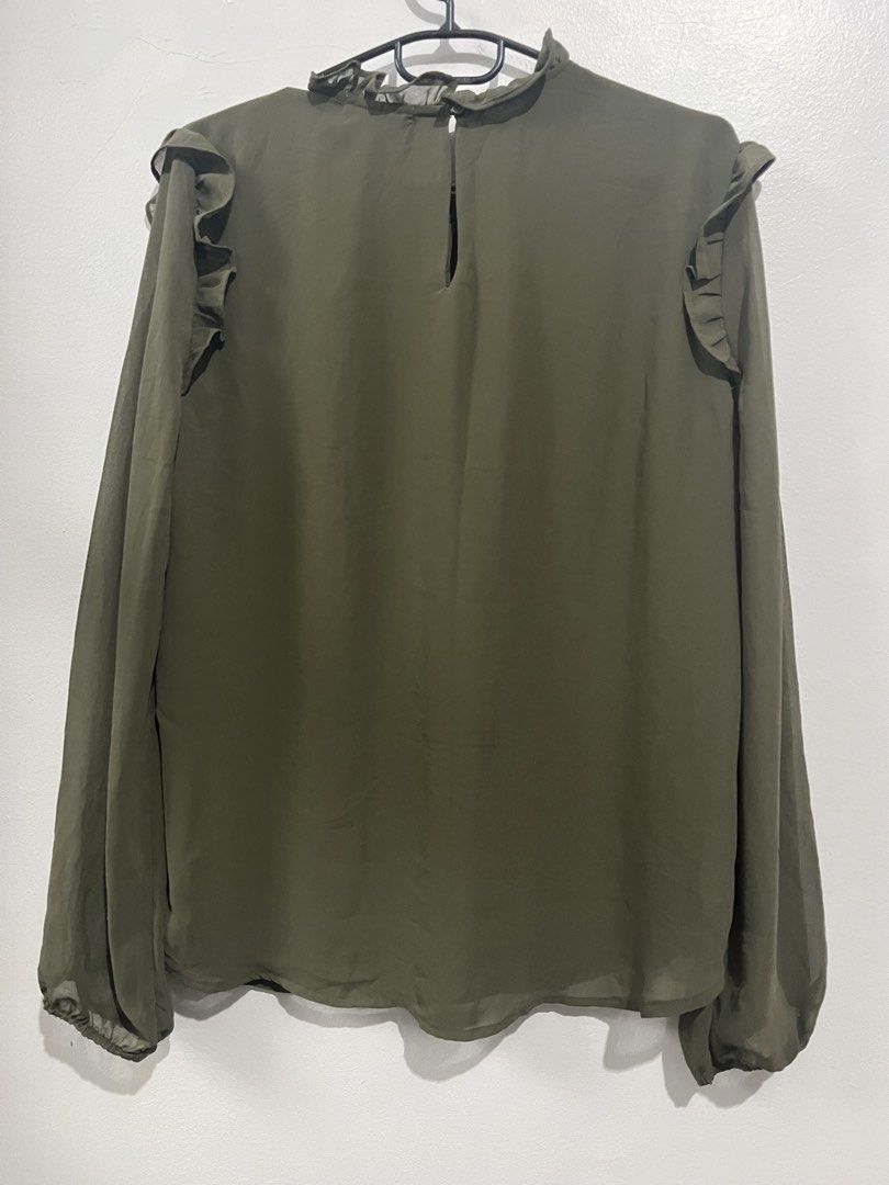 Pleione Green longsleeves Blouse (Category: Blouses) located in Manila. Submitted by jhcollections (Listing ID 1460505890, Image 3). Description: Pleione Green longsleeves Blouse - small on label but can fit upto medium - actual photos posted - j&t/grab/lalamove.