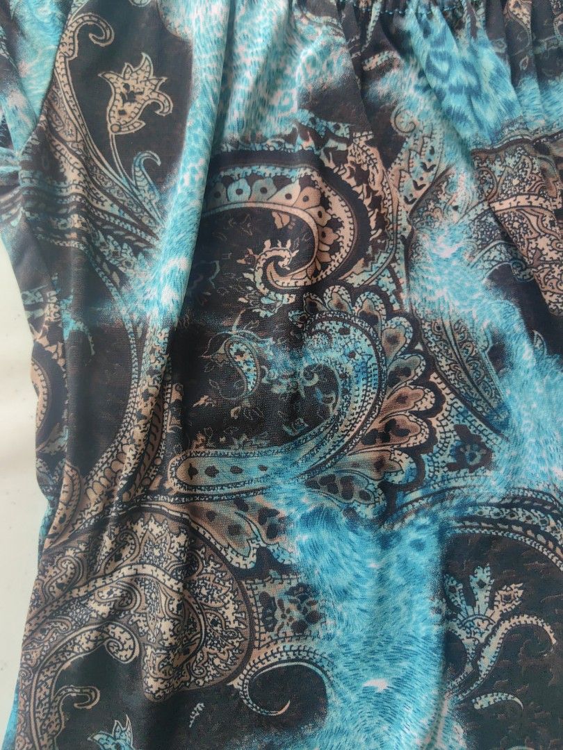 Plus Size Short Sleeve Paisley Top (Category: Blouses) located in Taguig. Submitted by chielatte (Listing ID 1460342082, Image 3). Description: 00125 short-sleeve blouse featuring a vibrant blue and black paisley print with a smocked neckline b45xL25.