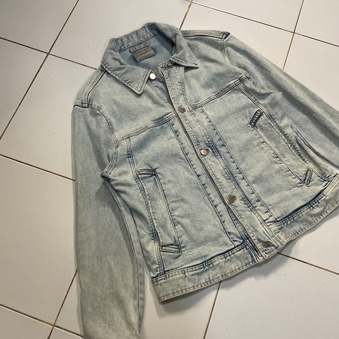 POLHAM Light Wash Denim Jacket (Category: Coats, Jackets and Outerwear) located in Morong. Submitted by rusty.vault (Listing ID 1460457163, Image 2). Description: - Classic light wash denim jacket - Brand: POLHAM - Size: Medium (M) - Features: Button-up front, chest pockets - Style: Casual wear staple.