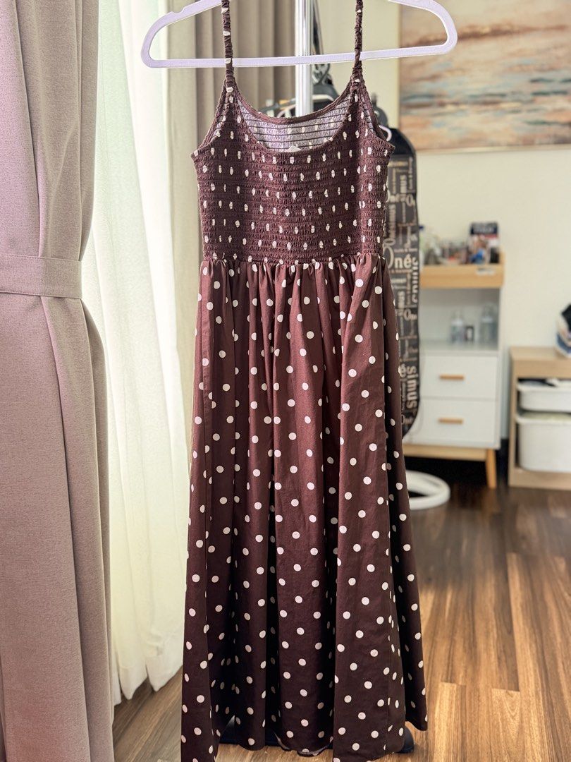 Polka Dot Smocked Maxi Dress (Category: Dresses) located in Santa Rosa. Submitted by rainscloset29 (Listing ID 1460392333, Image 3). Description: Size M • Worn twice only • Brown/mauve with cream polka dot print • Smocked fitted bodice • Flowy maxi-length • Feminine and flattering silhouette • Very good condition • No stains, holes, or major flaws • Selling as part of my decluttering 📍 Sta. Rosa, Laguna 🚚 Shipping available at buyer’s expense.