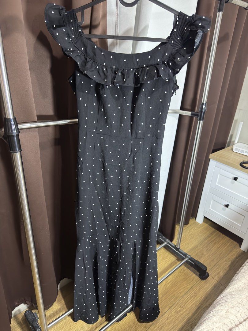 Polka dots dress (Category: Dresses) located in Manila. Submitted by shentrendsph (Listing ID 1460489672, Image 2). Description: Small on tag.
