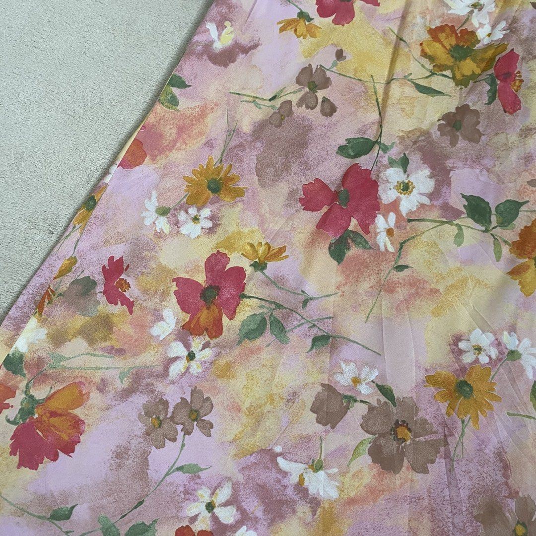Polyester Dress Y2k (Category: Dresses) located in Polomolok. Submitted by larnel27 (Listing ID 1460306998, Image 3). Description: - Medium on tag - Length 40 - No flaws.