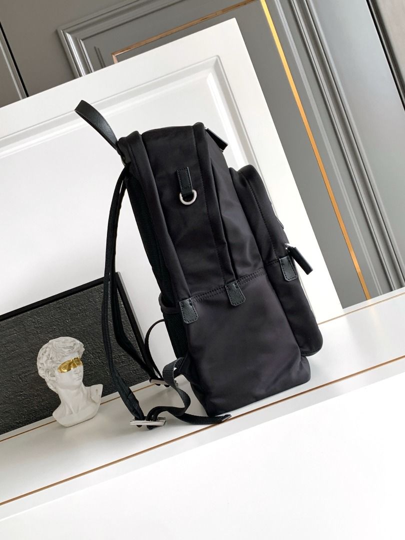 Prada backpack (Category: Backpacks) located in Valenzuela. Submitted by safeforest_038942 (Listing ID 1460332583, Image 2). Description: .