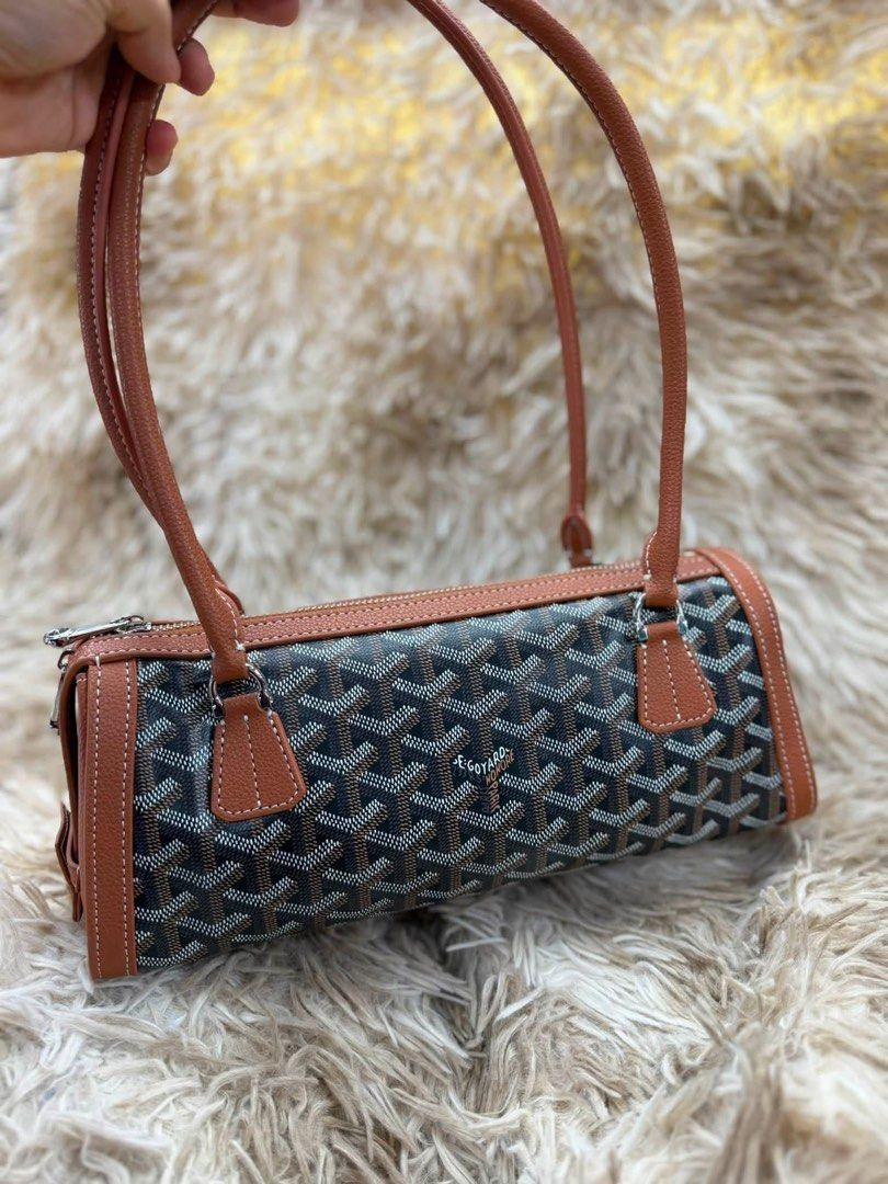 Preloved Bonbonniere Tote Bag (Category: Tote Bags) located in Manila. Submitted by bagsandshoesmanymore (Listing ID 1460427614, Image 2). Description: Preloved Bag Size 30cm Goyardine canvas Zipped closing system with double sliders Actual photo posted.