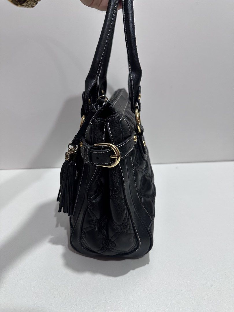 Preloved Pierre Cardin Bag from Japan (Category: Shoulder Bags) located in Cainta. Submitted by jerichoesguerra (Listing ID 1460466897, Image 3). Description: Preloved Pierre Cardin Bag from Japan Like new Authentic Leather 💯 Size: W - 31cm | H - 18cm.