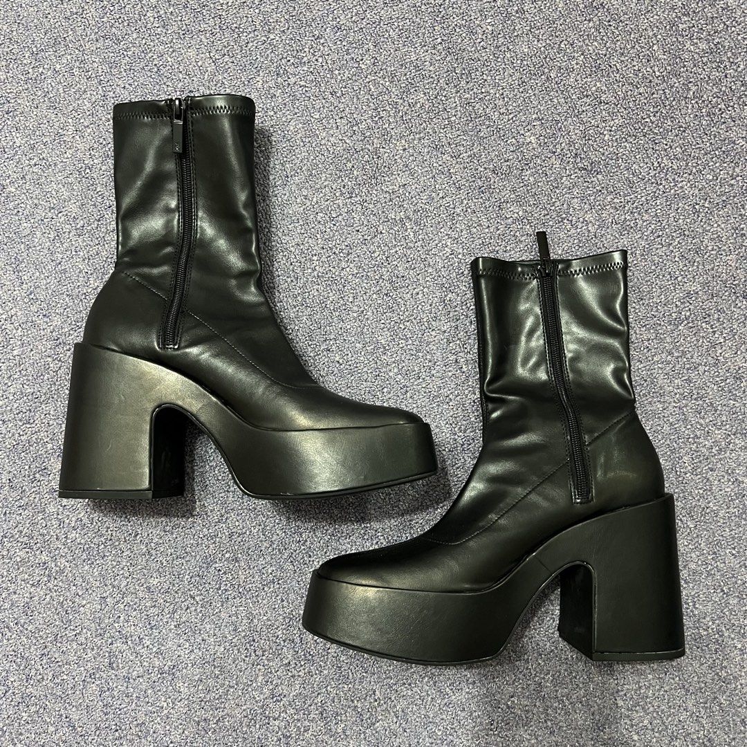 Preloved Zara Platform Boots (Category: Boots) located in Las Pinas. Submitted by bangtanbey (Listing ID 1460433526, Image 1). Description: AUTHENTIC ZARA (bought at MOA) Size 39 Used once, no issues.