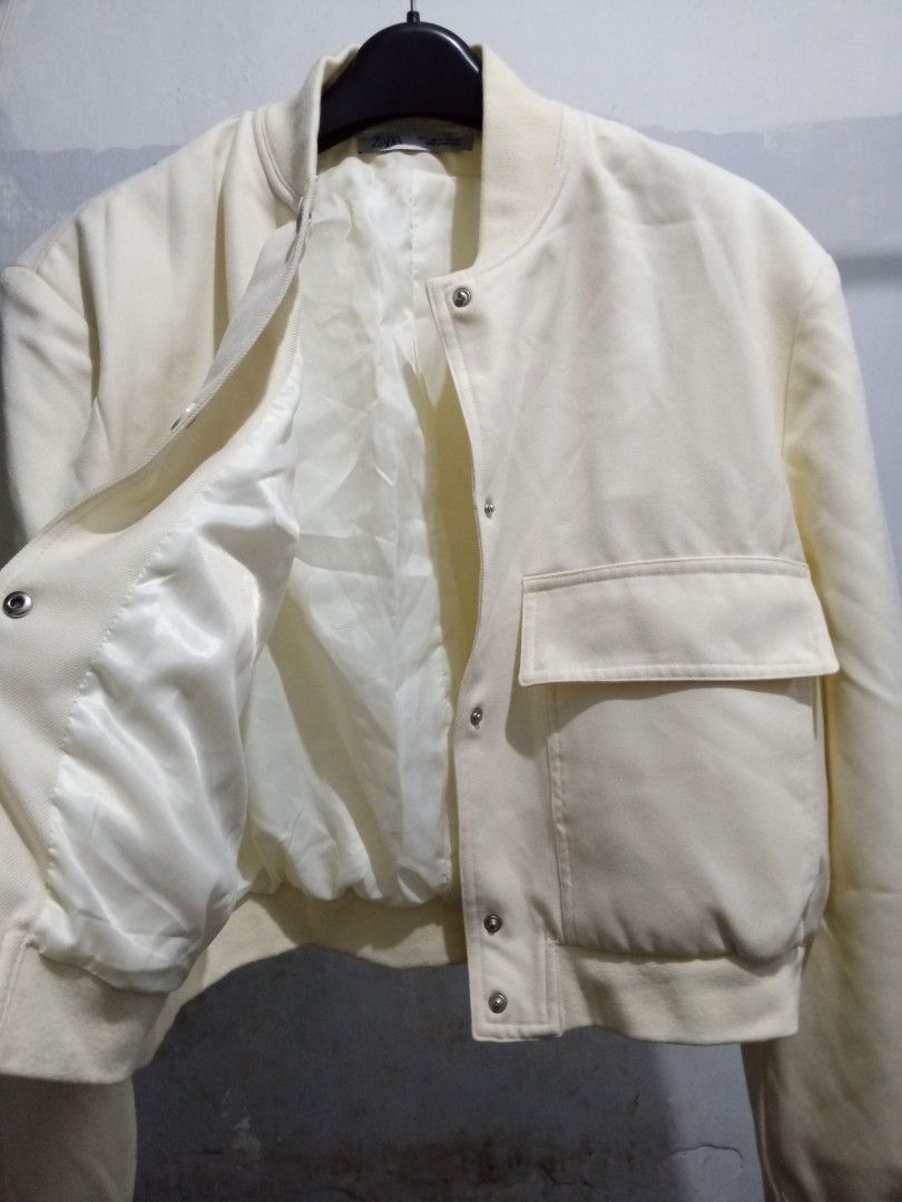 Pre-owned Women Cropped Bomber Jacket (Category: Coats, Jackets and Outerwear) located in Quezon City. Submitted by benjierey (Listing ID 1460306531, Image 3). Description: Helping a friend to sell this Pre-own women cropped bomber jacket *ZARA (S).
