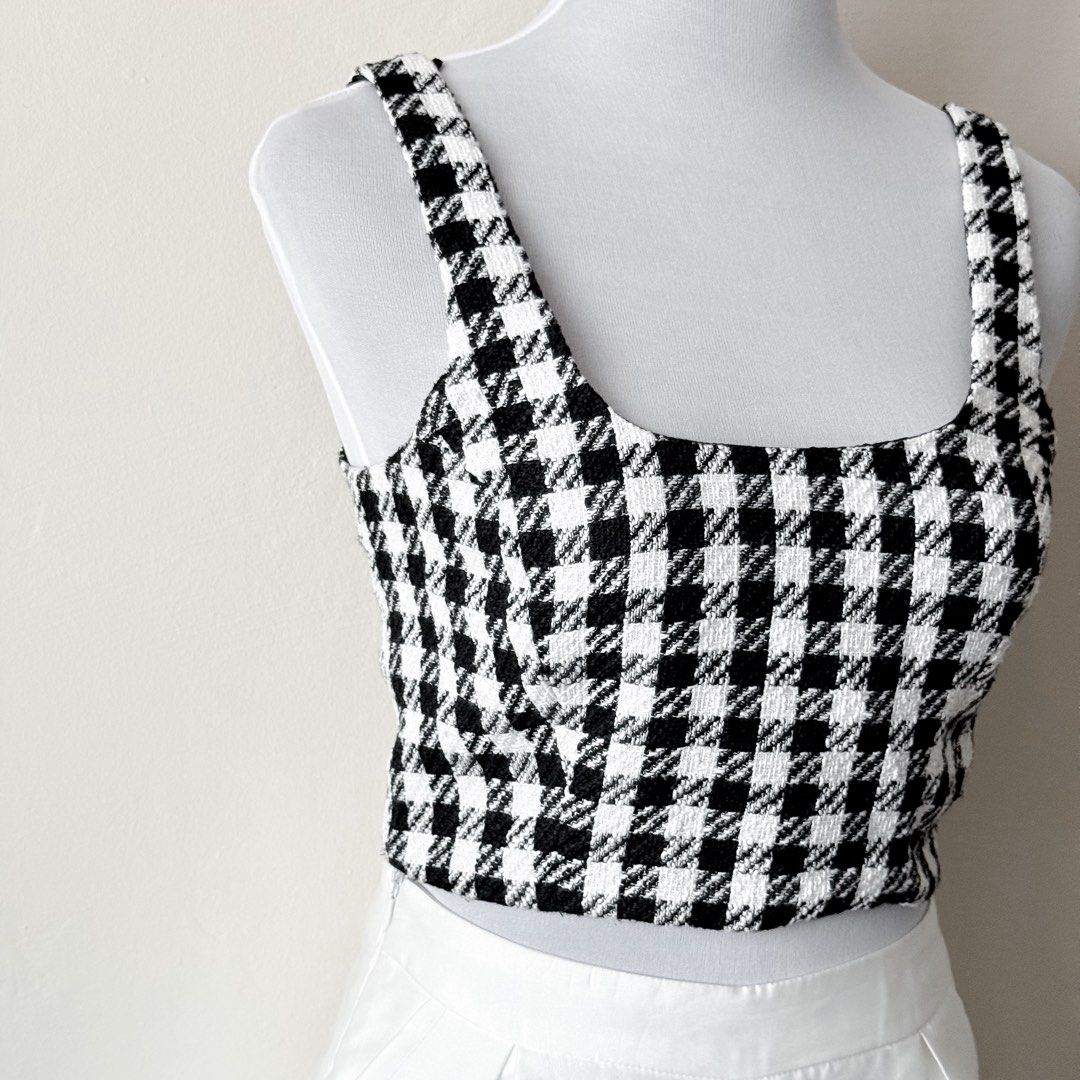 Primark Houndstooth Tweed Crop Top (Category: Others Tops) located in Antipolo. Submitted by rosywardrobe (Listing ID 1460496454, Image 3). Description: 🎀 MAKE READING A HABIT 🎀 • No order form, no reservation! • Strictly 1 day reservation • Payment first before order processing • No return, No exchange • Don’t make an offer if you’re not 100% sure • No shipping every weekends — PAYMENT CHANNELS — • GCash • Gotyme • Maya • BDO • BPI • Unionbank