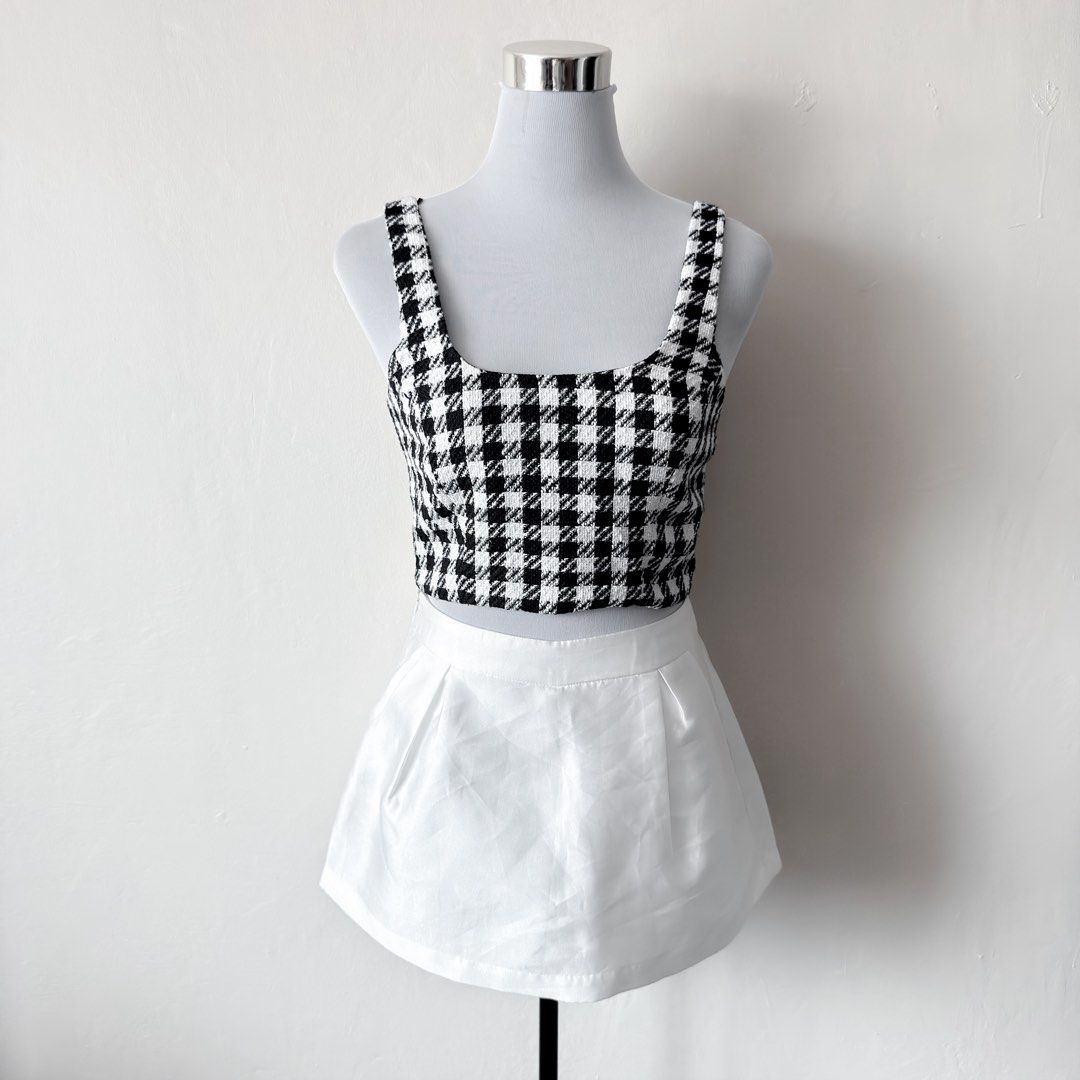 Primark Houndstooth Tweed Crop Top (Category: Others Tops) located in Antipolo. Submitted by rosywardrobe (Listing ID 1460496454, Image 1). Description: 🎀 MAKE READING A HABIT 🎀 • No order form, no reservation! • Strictly 1 day reservation • Payment first before order processing • No return, No exchange • Don’t make an offer if you’re not 100% sure • No shipping every weekends — PAYMENT CHANNELS — • GCash • Gotyme • Maya • BDO • BPI • Unionbank