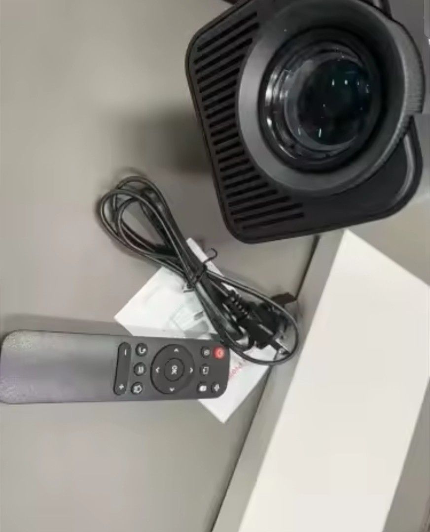 Projector (Category: Projectors) located in Quezon City. Submitted by bonesoma (Listing ID 1460350108, Image 3). Description: -Unit -Socket Adoptor -Box -Battery -Remote 4k Hy projector.