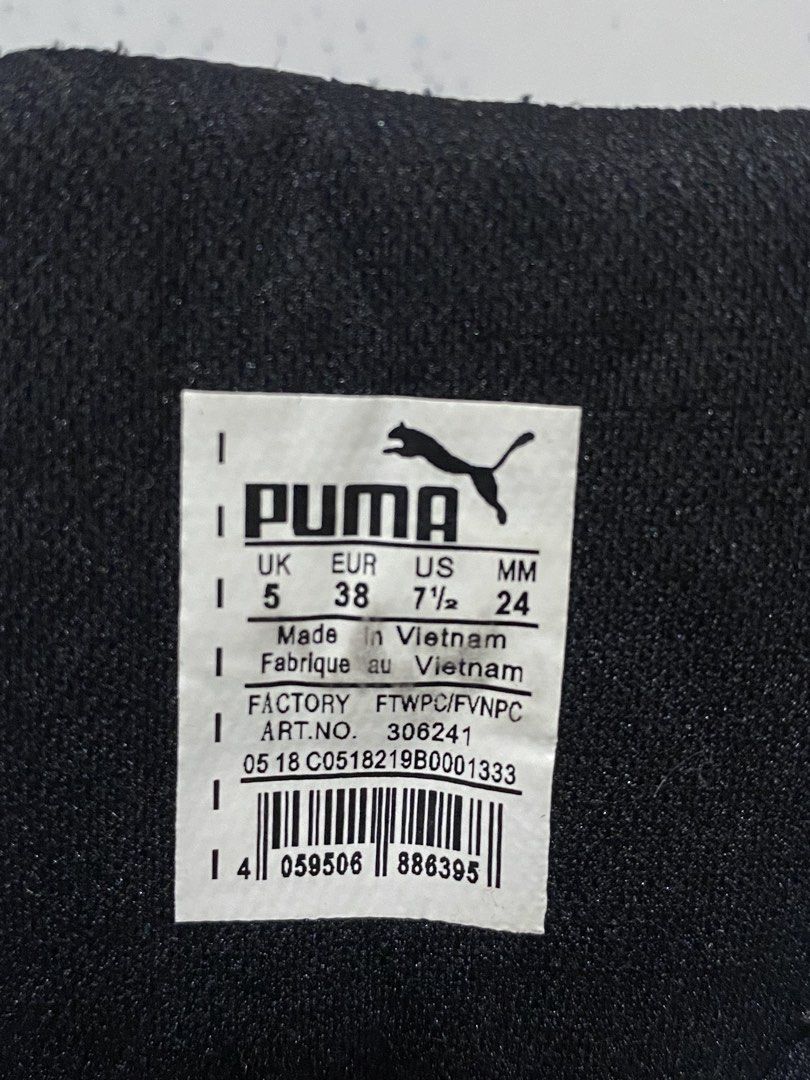 Puma Ferrari Drift Cat 8 Black Shoes (Category: Sneakers) located in Manila. Submitted by aj_vergaraa (Listing ID 1460425232, Image 2). Description: ‼️CAN ADD FREEBIE FROM MY PROFILE‼️ - Black Puma Ferrari Drift Cat 8 Shoes - Size: 7.5 US / 38 EUR / 24 CM - Pasabuy from Vietnam last 2024 ‼️ HONEST ISSUE: - Peeling/cracking on the tongue flap cover (see photos). Hindi na halata if nakalagay yung shoelace. - Small tear/wear mark along the inner edg