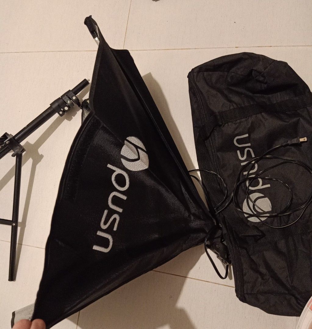 Professional Grade Umbrella Reflector with Tripod (Category: Lighting & Studio Equipment) located in Mabalacat. Submitted by importemporium (Listing ID 1437754001, Image 2). Description: New. Reflective Umbrella with standard bulb socket. Thick professional grade fabric and material. Includes tripod stand. Free shipping to within Luzon. Can use any watt standard size bulb including LEDs..