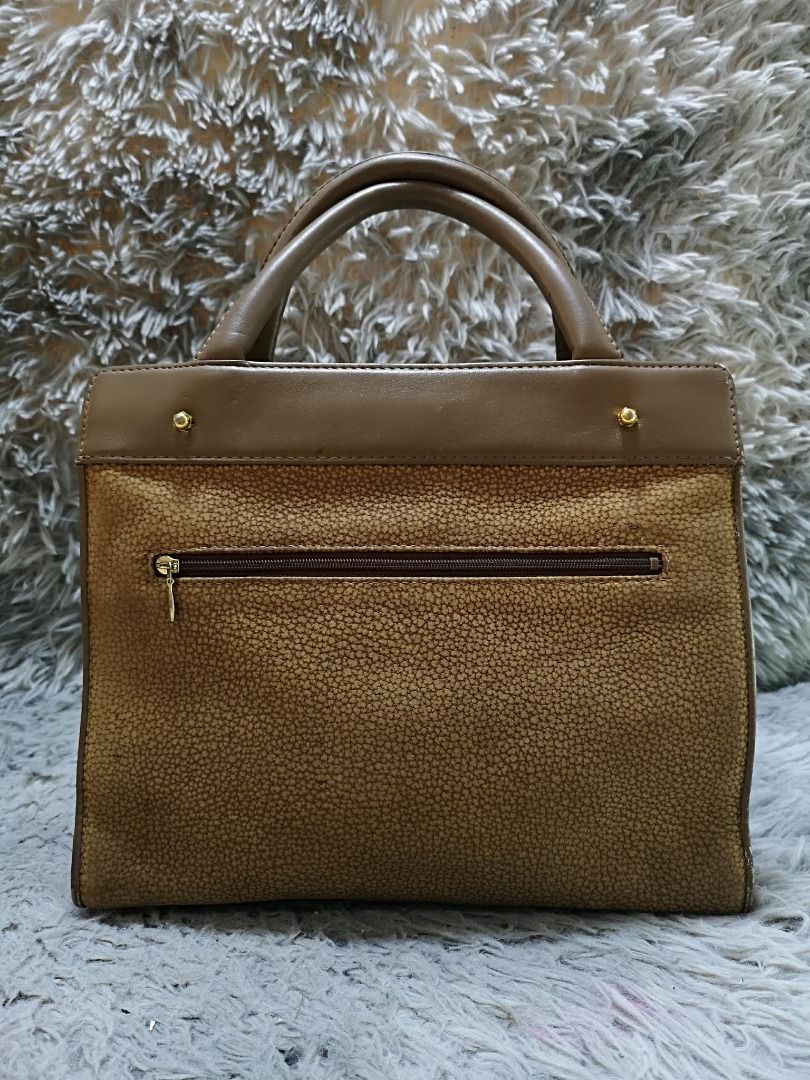 Quail Pattern Hand Bag (Category: Purses & Pouches) located in Santa Cruz. Submitted by jmy_surplus.2 (Listing ID 1460458642, Image 3). Description: Size ; L - 9 W - 11 Color ; Brown Type ; Hand bag Brand ; No brand Material ; Leather Style ; Magnetic Snap Dual Compartment Hand bag LR 173 JMY 5 Batch #218.