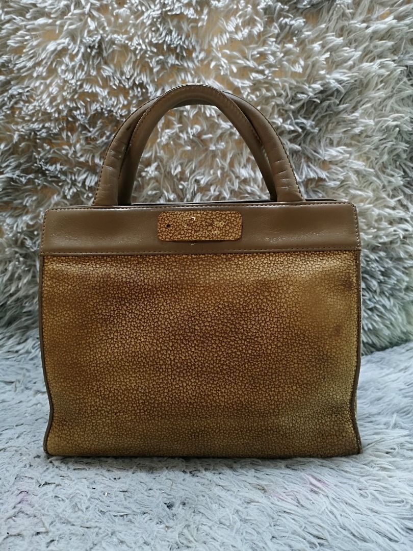 Quail Pattern Hand Bag (Category: Purses & Pouches) located in Santa Cruz. Submitted by jmy_surplus.2 (Listing ID 1460458642, Image 1). Description: Size ; L - 9 W - 11 Color ; Brown Type ; Hand bag Brand ; No brand Material ; Leather Style ; Magnetic Snap Dual Compartment Hand bag LR 173 JMY 5 Batch #218.