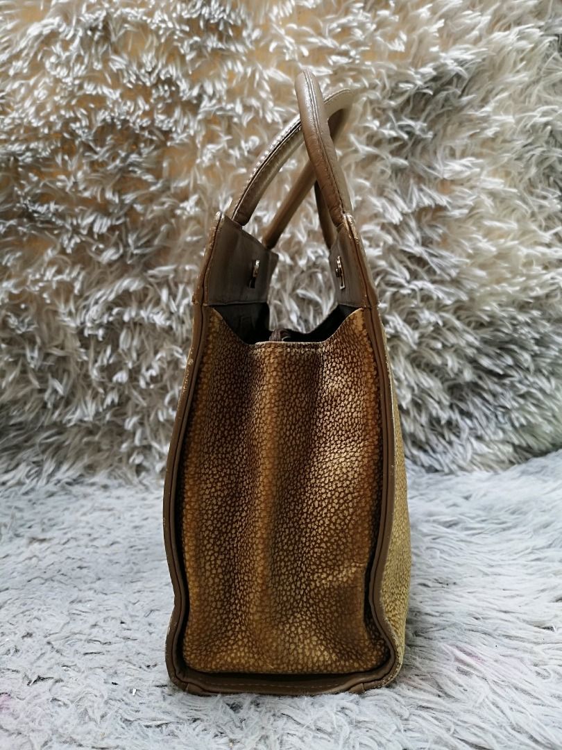 Quail Pattern Hand Bag (Category: Purses & Pouches) located in Santa Cruz. Submitted by jmy_surplus.2 (Listing ID 1460458642, Image 2). Description: Size ; L - 9 W - 11 Color ; Brown Type ; Hand bag Brand ; No brand Material ; Leather Style ; Magnetic Snap Dual Compartment Hand bag LR 173 JMY 5 Batch #218.