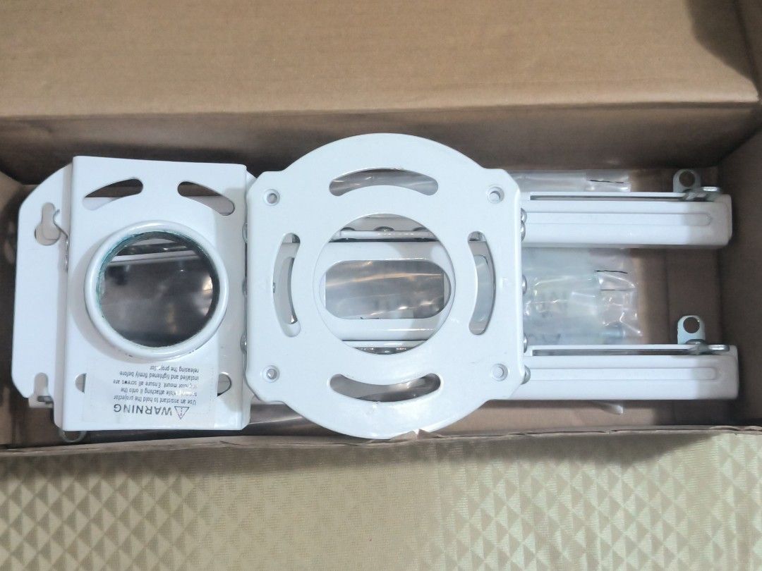 QualGear Universal Projector Mount QG-PRO-PM-50-W (White) (Category: Projectors) located in Quezon City. Submitted by jhiim (Listing ID 1460334767, Image 2). Description: As is where is, di ko po alam kung kumpleto yung nasa box, ganda ng quality nung braket mabigat. - QualGear Universal Projector Mount (Model: QG-PRO-PM-50-W) - Color: White - Weight Capacity: Supports up to 70 lbs - Package Contents: All parts and hardware included in original b