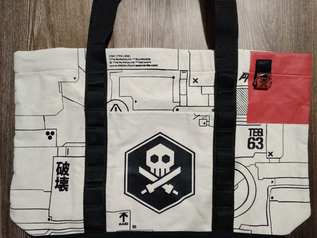 Quiccs Tote Bag (Category: Tote Bags) located in Quezon City. Submitted by anna.anna8 (Listing ID 1460441240, Image 1). Description: - Quiccs Tote Bag - Spacious and practical for carrying your essentials.