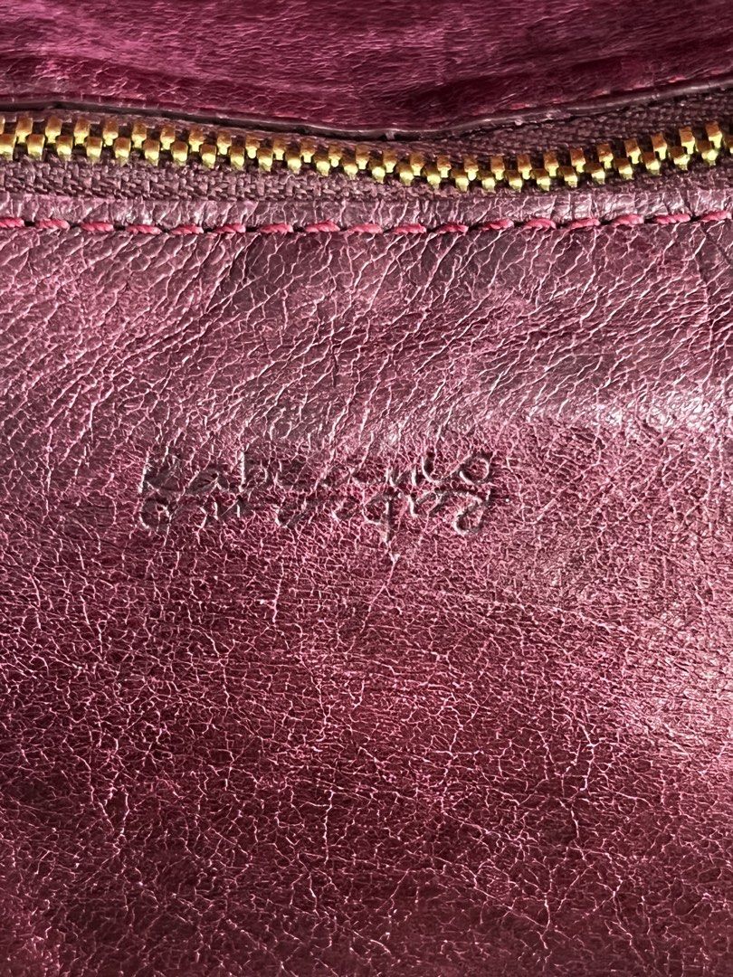 Rabeanco Chain Sling (Category: Cross-body Bags) located in Reina Mercedes. Submitted by beyondthebagsph (Listing ID 1460330491, Image 3). Description: Rabeanco Small Chain Sling Original Detachable sling/ can use as pouch No issue Very good condition DM 📥.