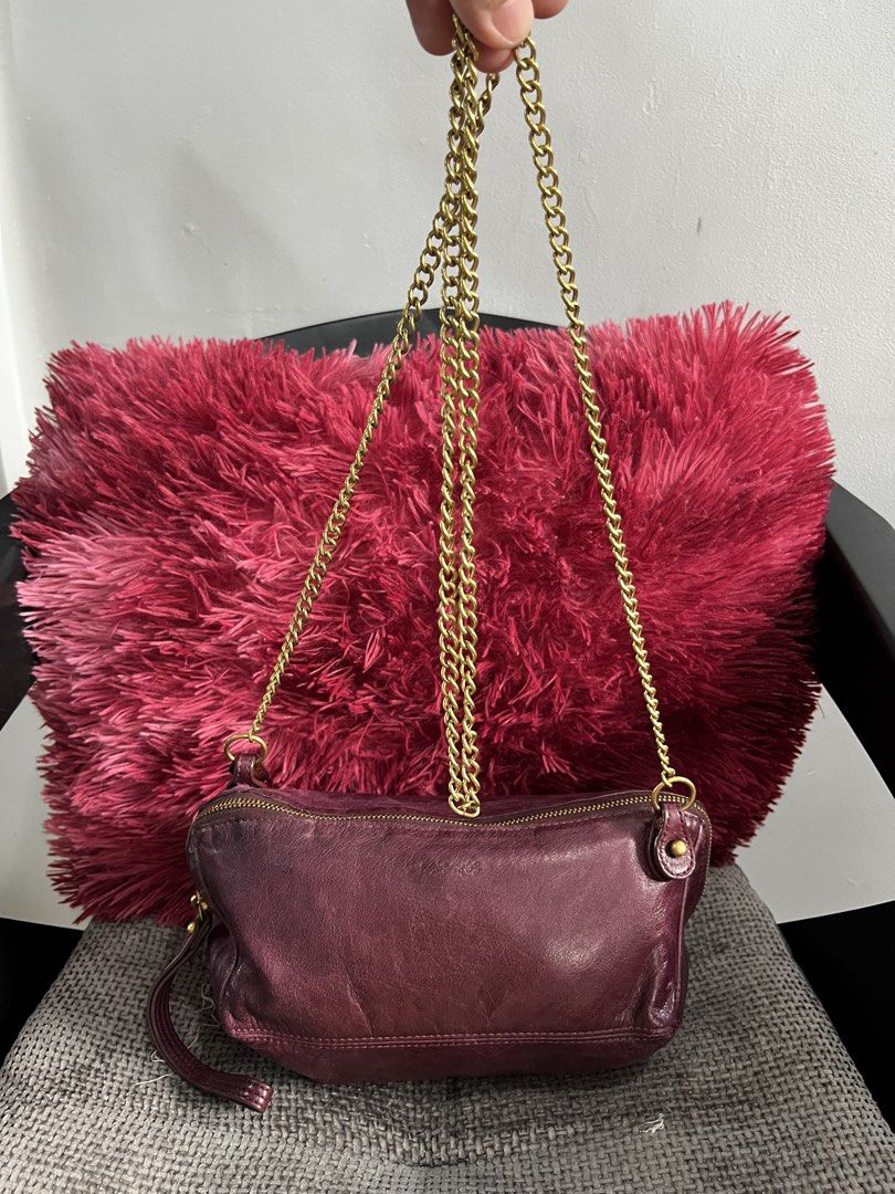 Rabeanco Chain Sling (Category: Cross-body Bags) located in Reina Mercedes. Submitted by beyondthebagsph (Listing ID 1460330491, Image 1). Description: Rabeanco Small Chain Sling Original Detachable sling/ can use as pouch No issue Very good condition DM 📥.