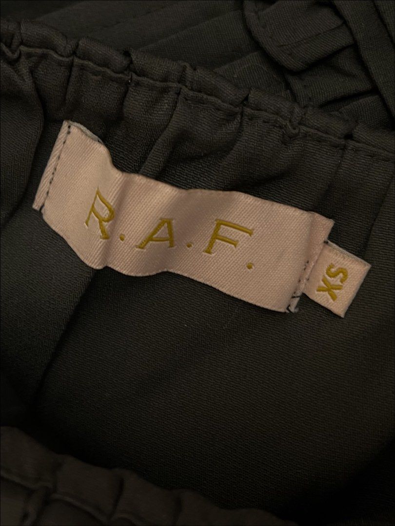 RAF Black Tube Peplum Top (Category: Sleeveless) located in Quezon City. Submitted by fashionistastyles (Listing ID 1460380326, Image 2). Description: - Extra Small, worn once - Best Condition - Bought from Trinoma - Comment “Mine” or Send a message 💌.