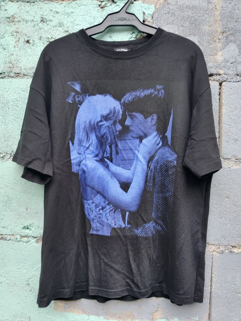 Raf Simons Blue Velvet (Category: Tshirts & Polo Shirts ) located in Talisay. Submitted by c0isoja-00461 (Listing ID 1460351898, Image 1). Description: Raf Simons Blue Velvet Small on tag Medium fit 20x27 Excellent as New 📩📩📩.