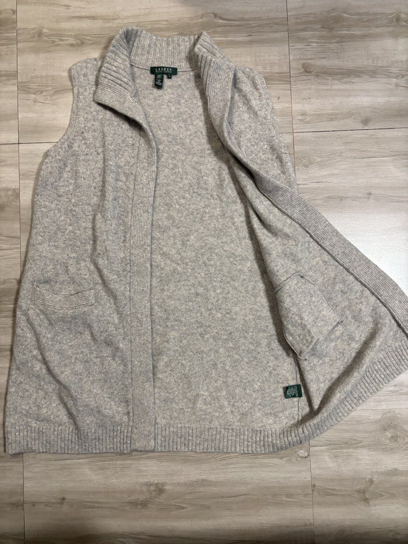 Ralph Lauren (Category: Coats, Jackets and Outerwear) located in Cavite. Submitted by cesxyyylll (Listing ID 1460330363, Image 1). Description: Need wash only .