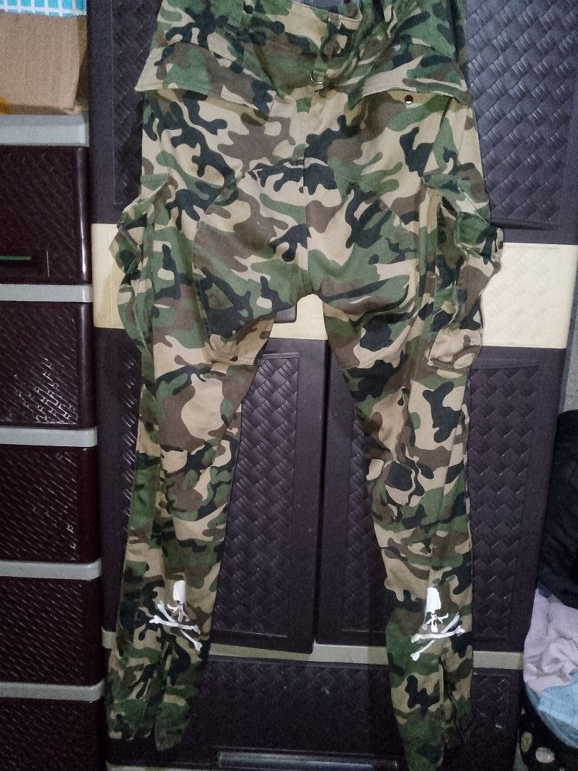 Rare Mastermind Camo Cargo Pants (Category: Jeans) located in Balaoan. Submitted by kulitzz (Listing ID 1460406962, Image 1). Description: - Mastermind Japan camouflage cargo pants - Features multiple pockets and zipper - Original retail price: $2,075 -Personal Item not Ukay -Used Very Good Condition PM if Interested Price is Negotiable thanks .