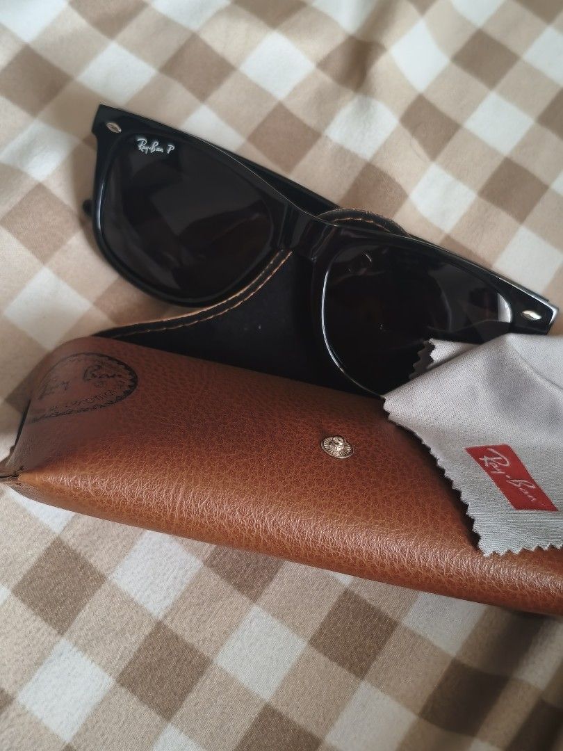 Ray-Ban Wayfarer Sunglasses with Case (Category: Sunglasses & Eyewear) located in Caloocan City. Submitted by gilbertval95520 (Listing ID 1460346890, Image 2). Description: - Classic black Ray-Ban Wayfarer sunglasses - Polarized lenses for reduced glare - Includes original brown leather case - Comes with original cleaning cloth - Ideal for sunny weather - Iconic and stylish shades.