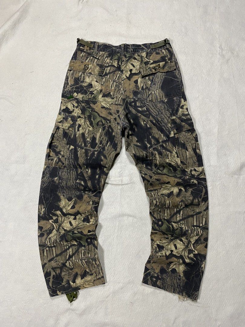 Realtree Cargo Pants (Category: Activewear) located in Dasmarinas. Submitted by ridgeridethrift (Listing ID 1460455242, Image 1). Description: Waist - 35 Thigh - 12 Length - 44.5 Hem - 9.5 Issue : heeldrag.