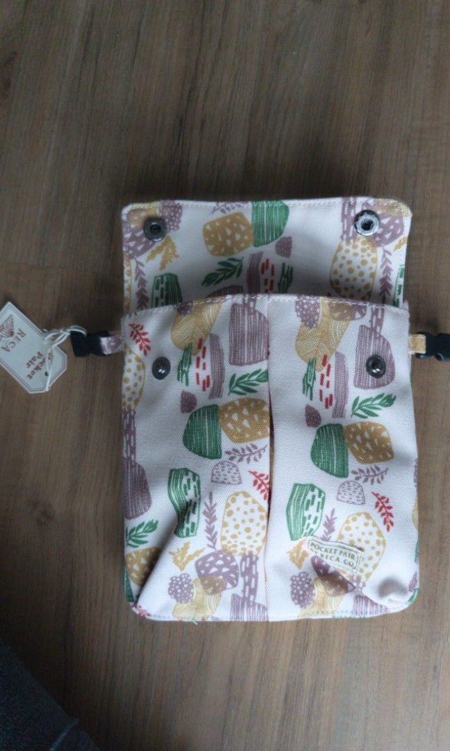 RECA Pouch Bag (Category: Purses & Pouches) located in Makati City. Submitted by hanakurin (Listing ID 1460367222, Image 2). Description: - Color: Cream with plant prints - Main zippered compartment - Detachable strap - Brand new with tag still attached - detachable magnetic back compartment RFS: - got too many bags, won't be using.