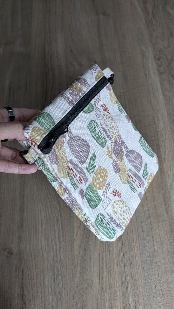 RECA Pouch Bag (Category: Purses & Pouches) located in Makati City. Submitted by hanakurin (Listing ID 1460367222, Image 3). Description: - Color: Cream with plant prints - Main zippered compartment - Detachable strap - Brand new with tag still attached - detachable magnetic back compartment RFS: - got too many bags, won't be using.