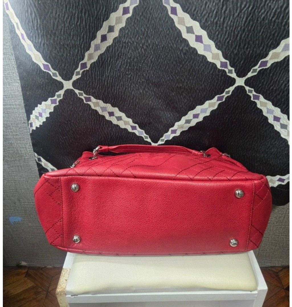 Red Quatorze Leather Quilted Shoulder Bag (Category: Other Accessories) located in Quezon City. Submitted by affordabags_cd (Listing ID 1460425082, Image 3). Description: - Genuine red leather shoulder bag - Elegant quilted pattern - Prominent 'LQ' logo on the front - Stylish silver chain detailing on straps - Interior with branded tag and patterned lining - Protective studs on the bottom - Spacious for daily essentials.