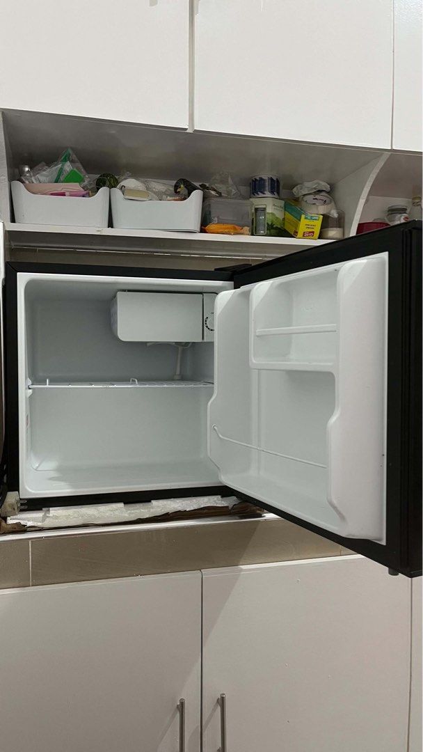 Refrigerator - Magic Chef (Category: Refrigerators and Freezers) located in Quezon City. Submitted by shopwithkim_ (Listing ID 1460464871, Image 2). Description: FOR SALE: Refrigerator with Mini Freezer ✨ Good as New! ✅ 6 months pa lang since purchased ✅ Check one to sawa (pwede sa maarte) ✅ Well-maintained ✅ In good working condition.